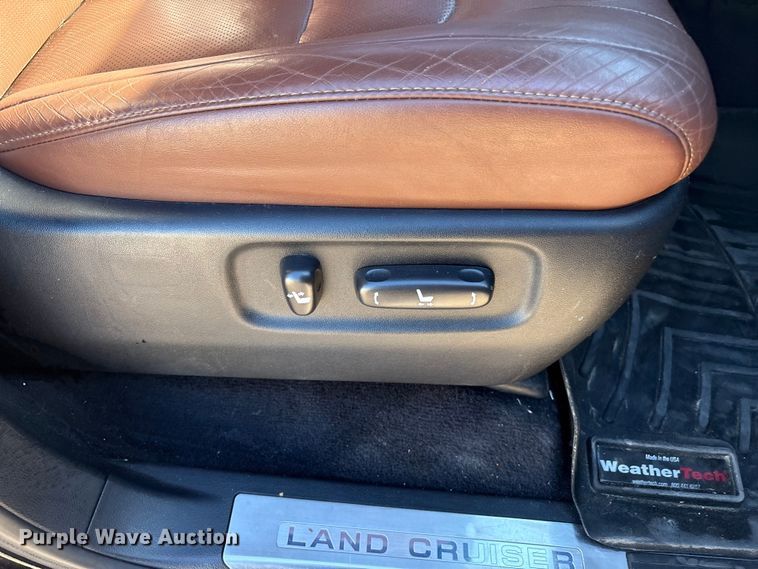 image for item FC2114 2016 Toyota Land Cruiser SUV