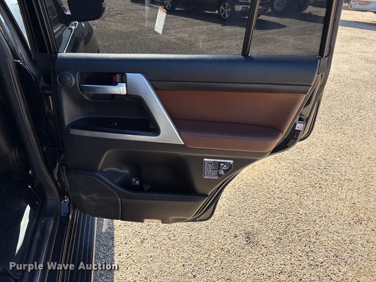 image for item FC2114 2016 Toyota Land Cruiser SUV