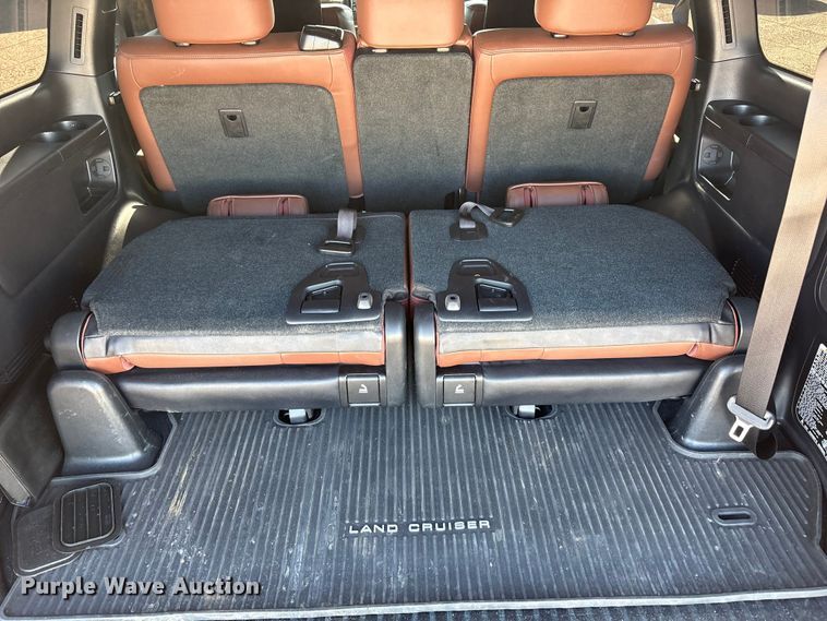 image for item FC2114 2016 Toyota Land Cruiser SUV