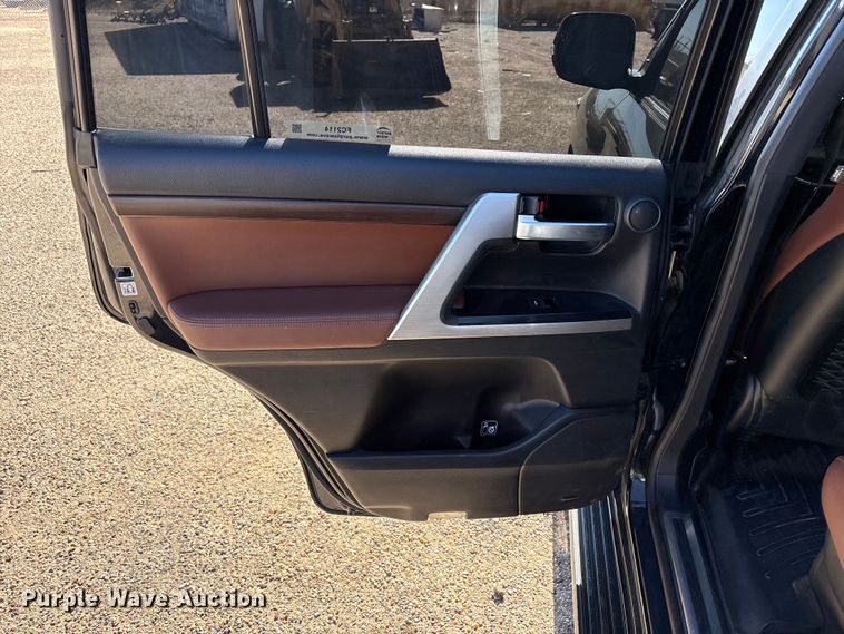 image for item FC2114 2016 Toyota Land Cruiser SUV