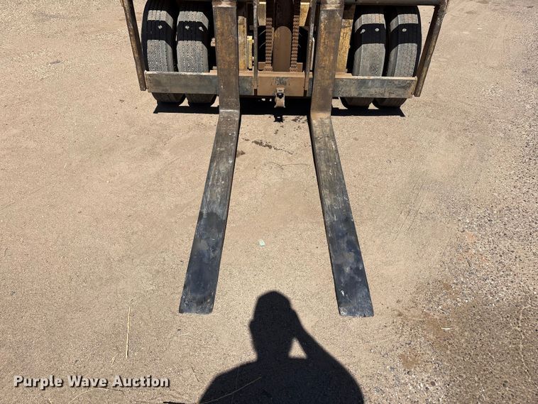 image for item FC2116 Caterpillar V150 forklift