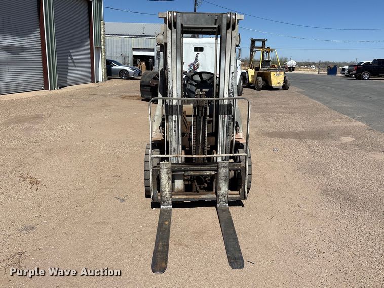 image for item FC2118 2001 Toyota 7FGU25 forklift
