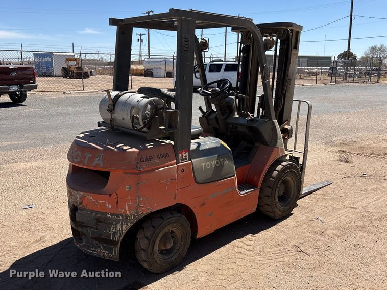 image for item FC2118 2001 Toyota 7FGU25 forklift