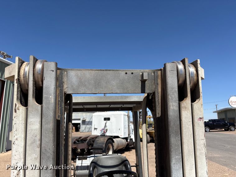 image for item FC2118 2001 Toyota 7FGU25 forklift