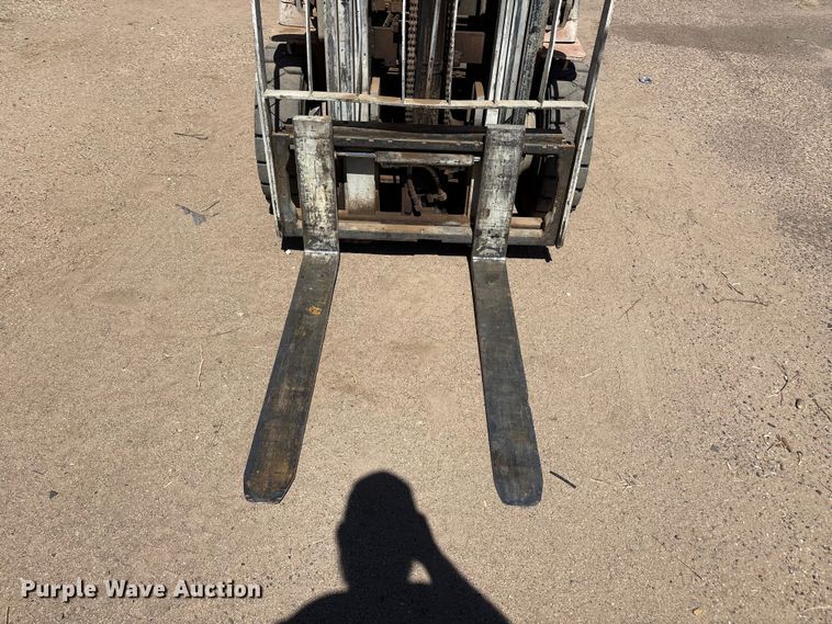 image for item FC2118 2001 Toyota 7FGU25 forklift