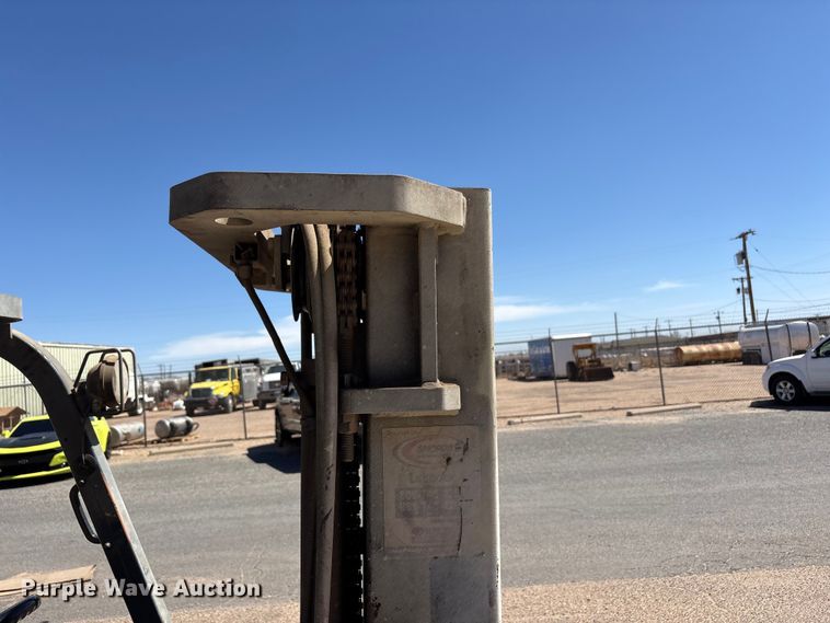 image for item FC2118 2001 Toyota 7FGU25 forklift