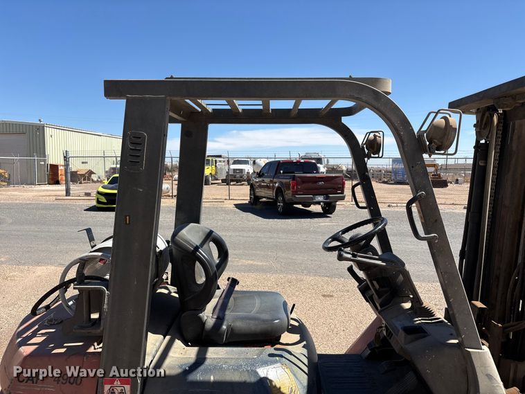 image for item FC2118 2001 Toyota 7FGU25 forklift