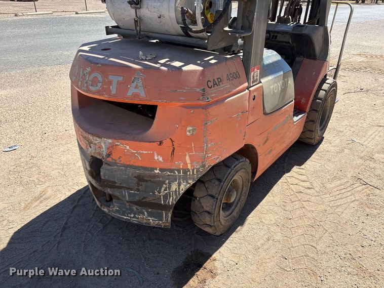 image for item FC2118 2001 Toyota 7FGU25 forklift