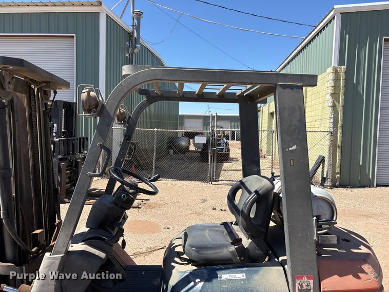 image for item FC2118 2001 Toyota 7FGU25 forklift