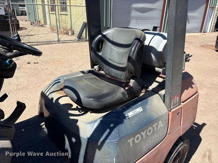 image for item FC2118 2001 Toyota 7FGU25 forklift