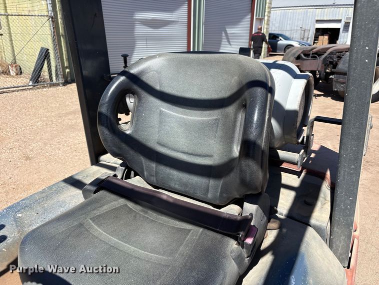 image for item FC2118 2001 Toyota 7FGU25 forklift