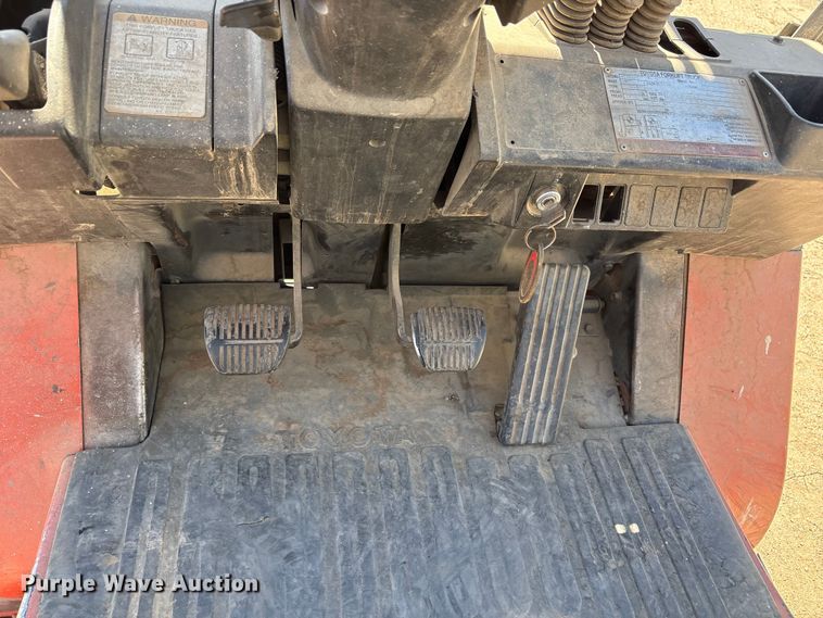 image for item FC2118 2001 Toyota 7FGU25 forklift