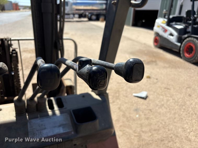 image for item FC2118 2001 Toyota 7FGU25 forklift