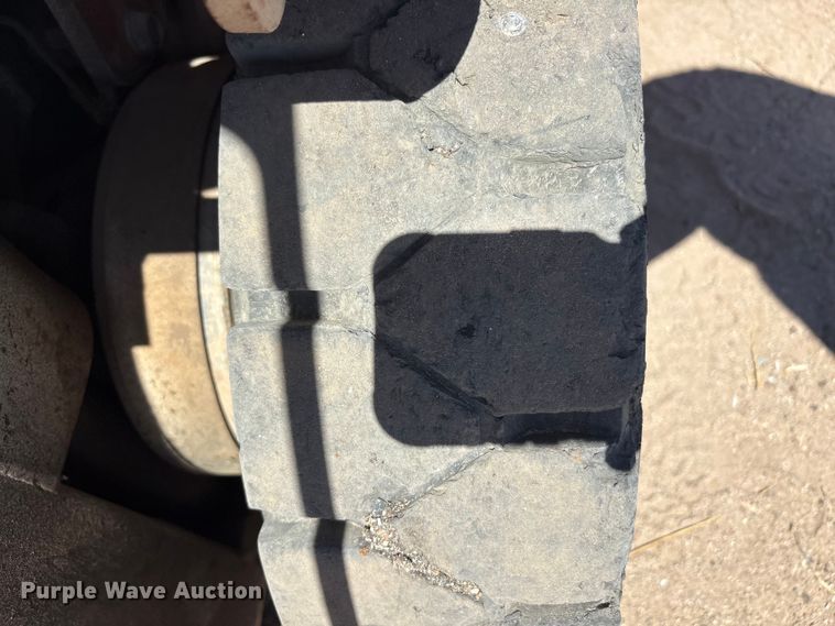 image for item FC2118 2001 Toyota 7FGU25 forklift