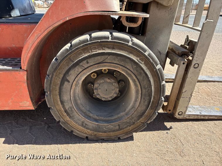 image for item FC2118 2001 Toyota 7FGU25 forklift