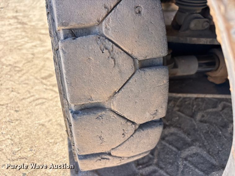 image for item FC2118 2001 Toyota 7FGU25 forklift