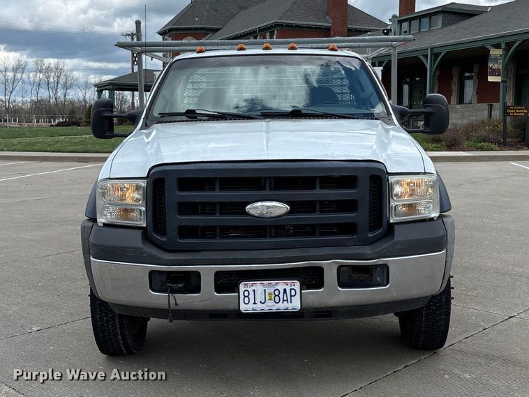 image for item FC4528 2007 Ford F450 Super Duty flatbed truck