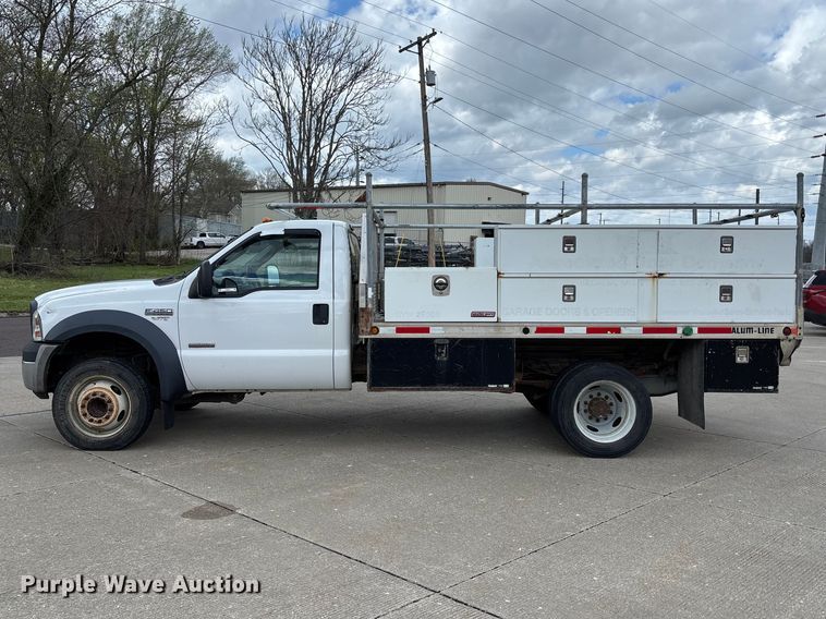 image for item FC4528 2007 Ford F450 Super Duty flatbed truck