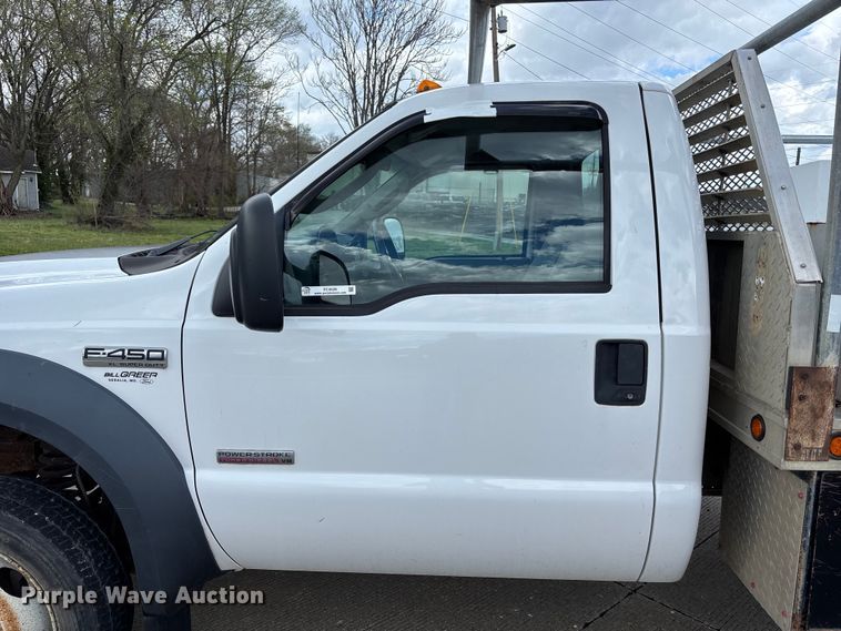 image for item FC4528 2007 Ford F450 Super Duty flatbed truck