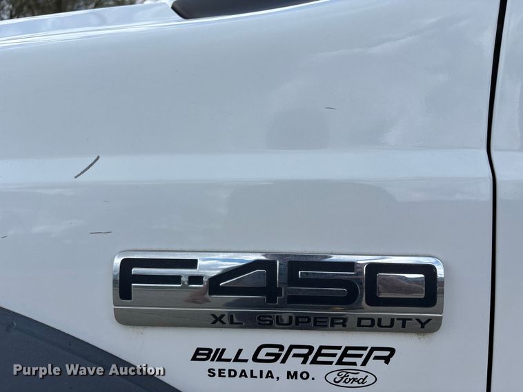 image for item FC4528 2007 Ford F450 Super Duty flatbed truck
