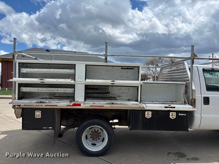 image for item FC4528 2007 Ford F450 Super Duty flatbed truck
