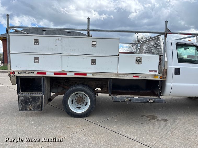image for item FC4528 2007 Ford F450 Super Duty flatbed truck