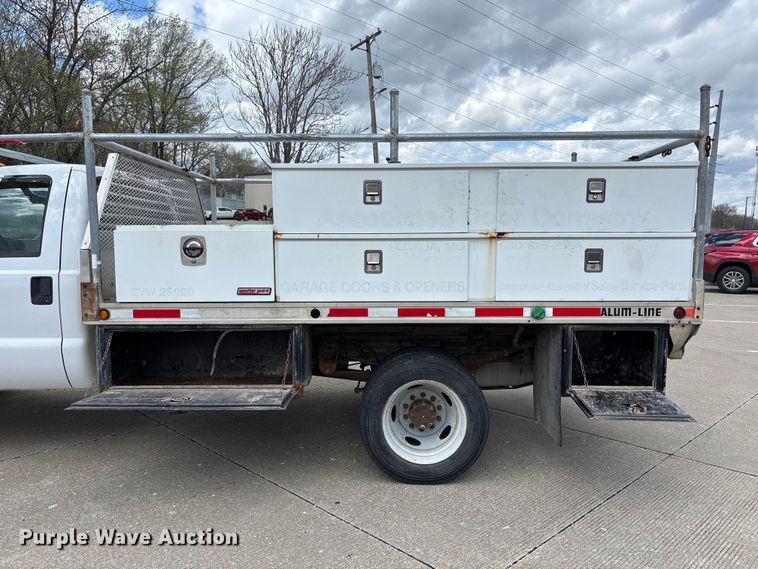 image for item FC4528 2007 Ford F450 Super Duty flatbed truck