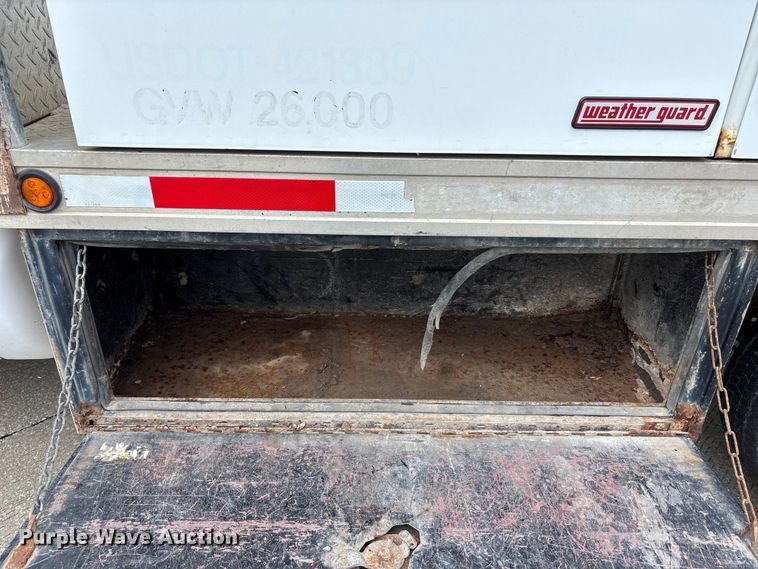 image for item FC4528 2007 Ford F450 Super Duty flatbed truck