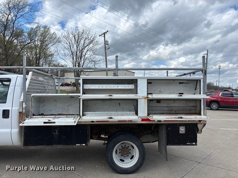 image for item FC4528 2007 Ford F450 Super Duty flatbed truck