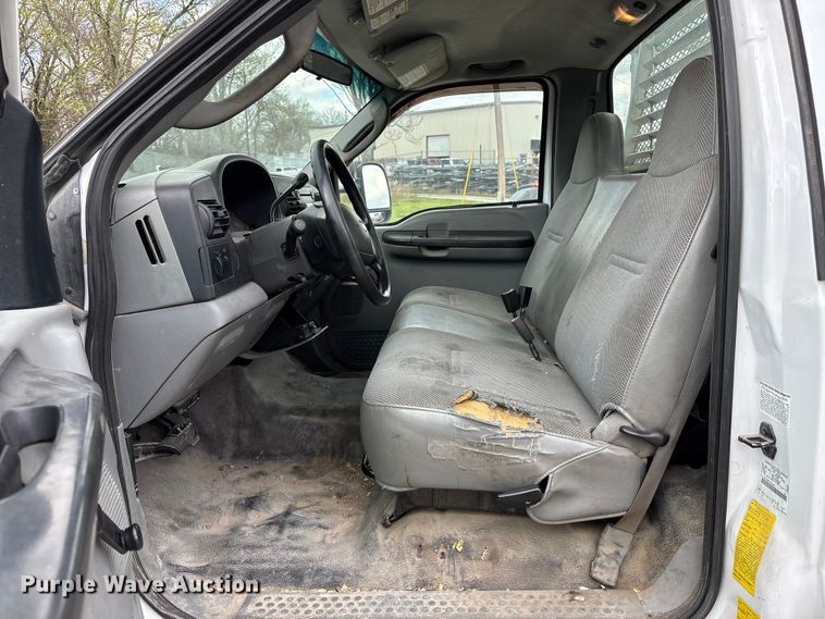 image for item FC4528 2007 Ford F450 Super Duty flatbed truck