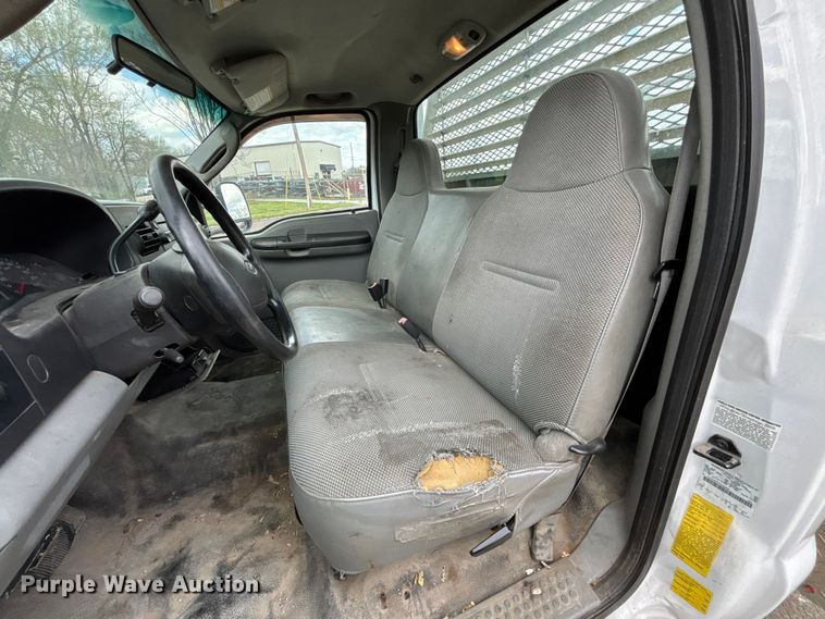 image for item FC4528 2007 Ford F450 Super Duty flatbed truck