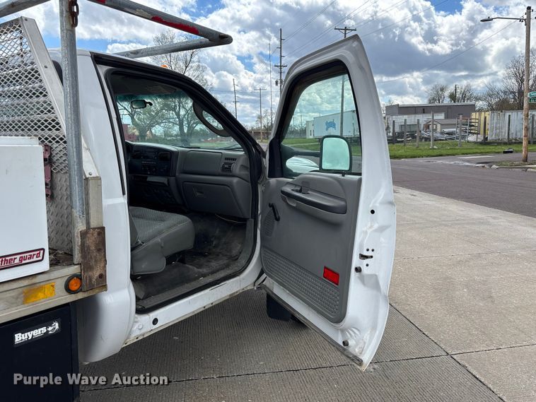 image for item FC4528 2007 Ford F450 Super Duty flatbed truck