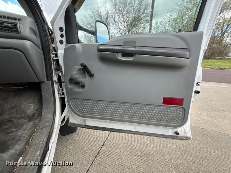 image for item FC4528 2007 Ford F450 Super Duty flatbed truck