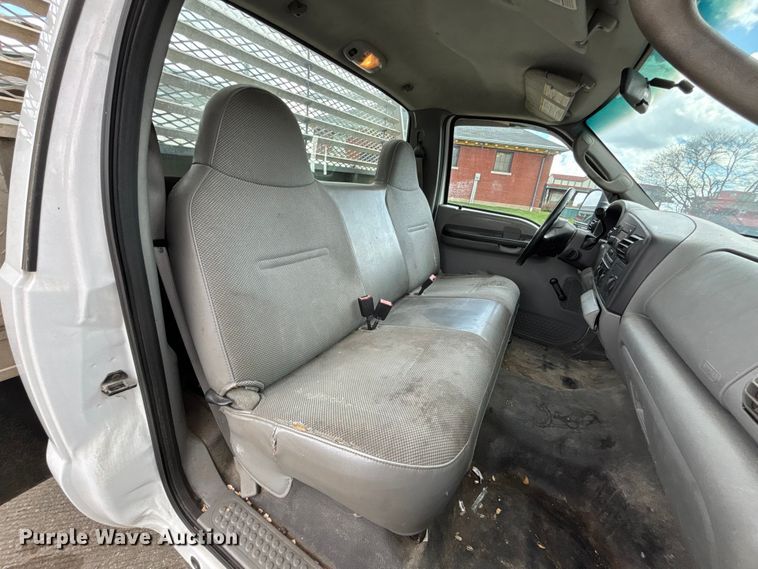 image for item FC4528 2007 Ford F450 Super Duty flatbed truck