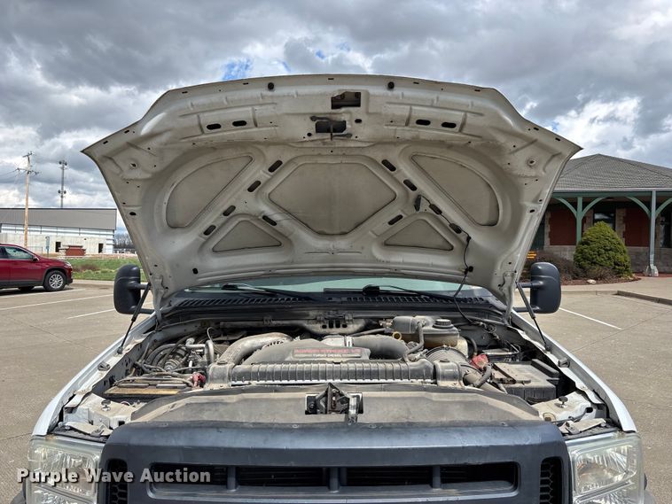 image for item FC4528 2007 Ford F450 Super Duty flatbed truck