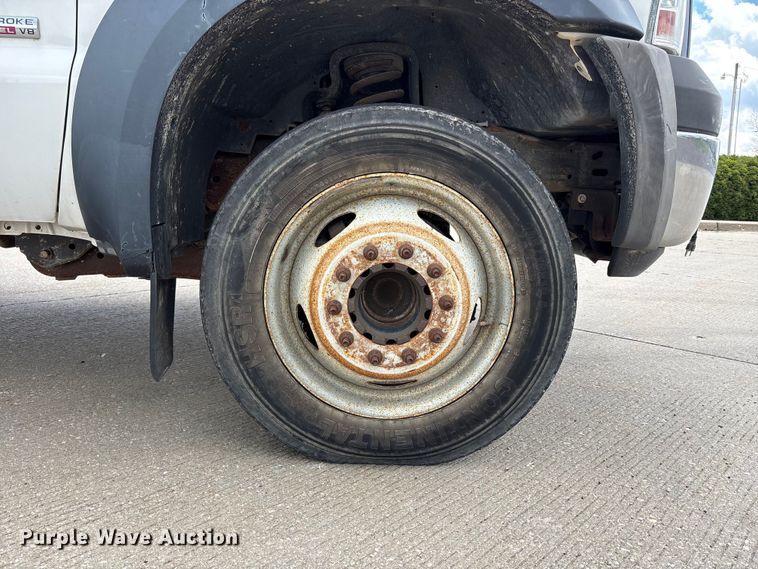 image for item FC4528 2007 Ford F450 Super Duty flatbed truck