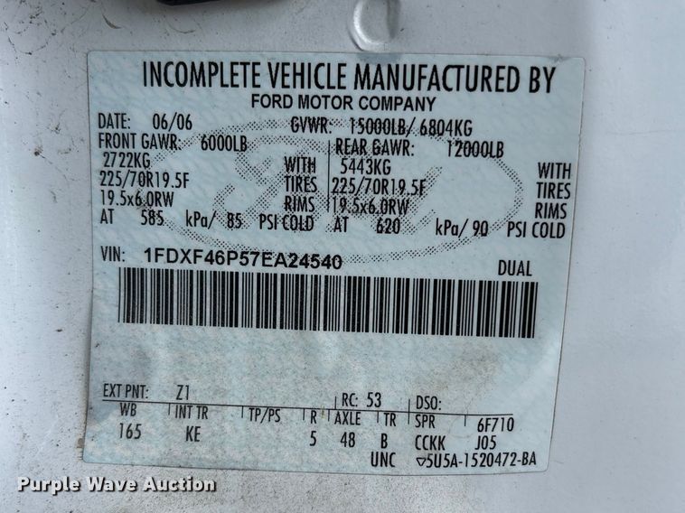 image for item FC4528 2007 Ford F450 Super Duty flatbed truck