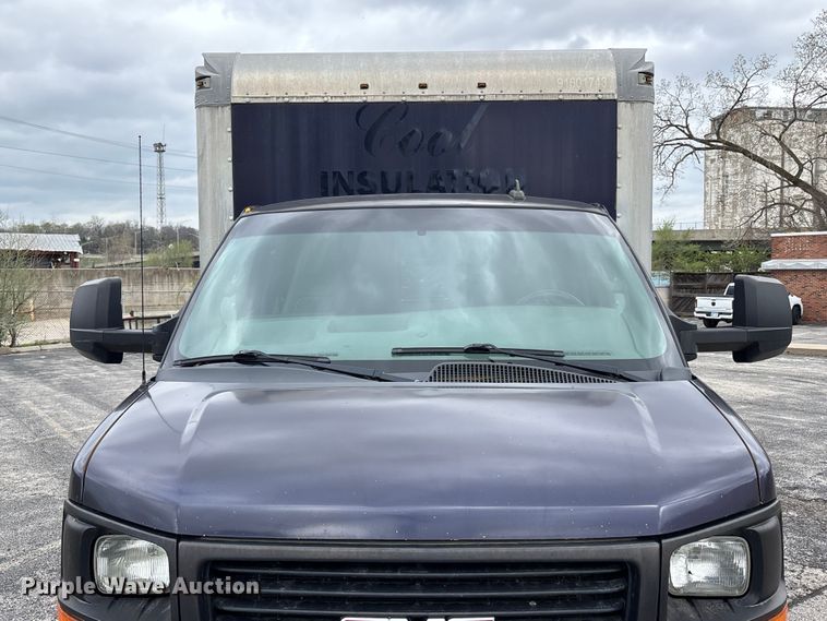 image for item FC4539 2016 GMC Savana 3500 box truck