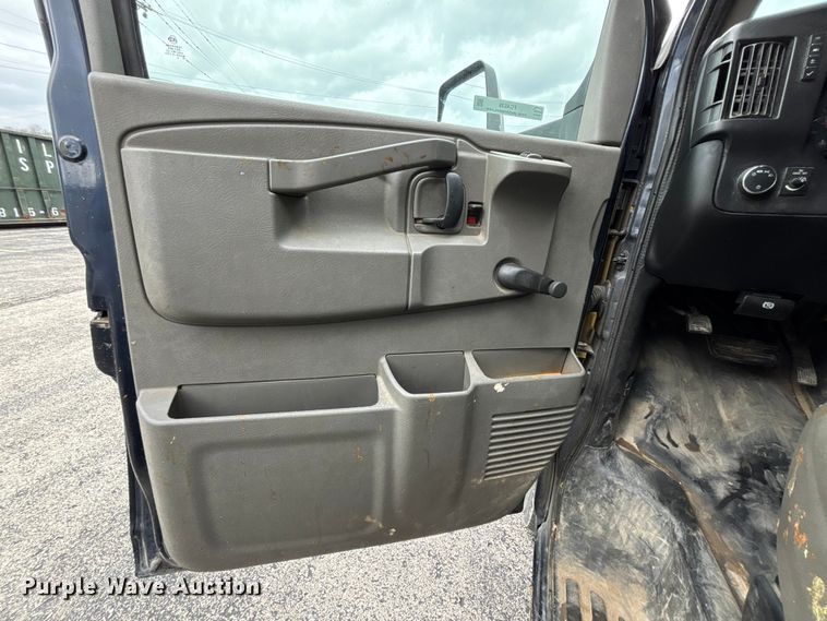 image for item FC4539 2016 GMC Savana 3500 box truck