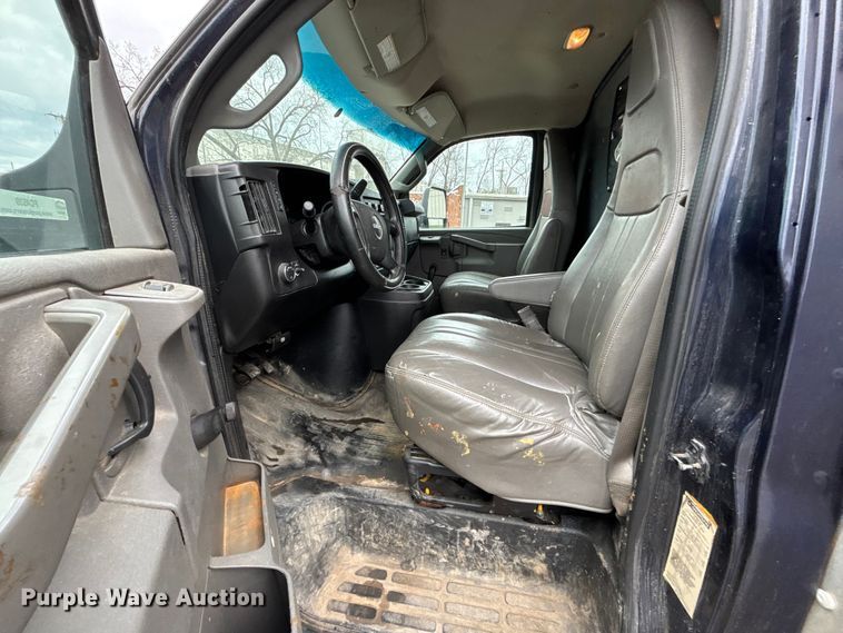 image for item FC4539 2016 GMC Savana 3500 box truck