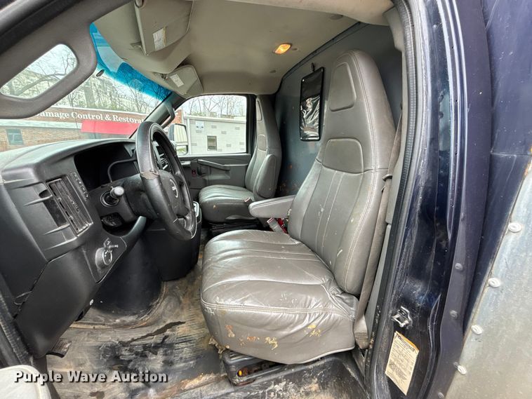 image for item FC4539 2016 GMC Savana 3500 box truck