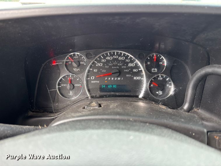 image for item FC4539 2016 GMC Savana 3500 box truck