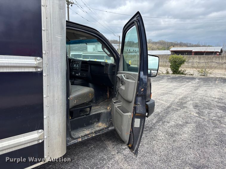 image for item FC4539 2016 GMC Savana 3500 box truck