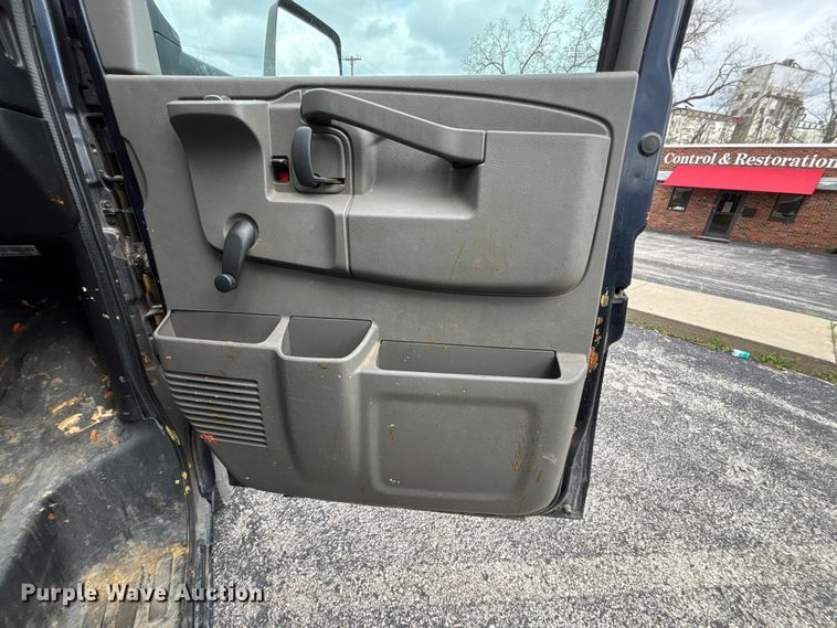 image for item FC4539 2016 GMC Savana 3500 box truck