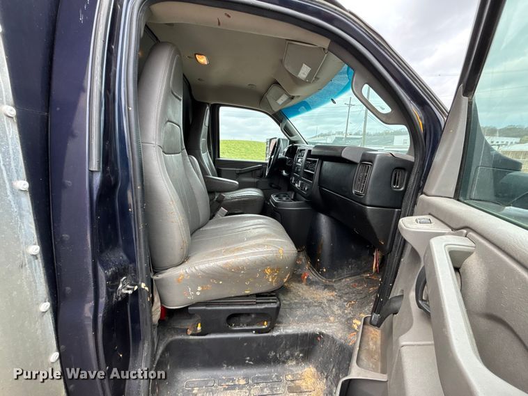 image for item FC4539 2016 GMC Savana 3500 box truck