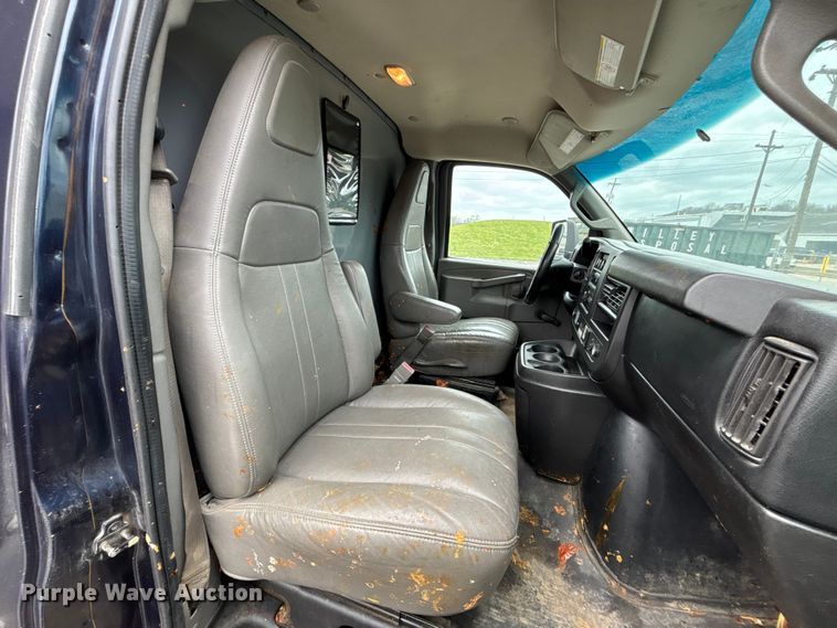 image for item FC4539 2016 GMC Savana 3500 box truck