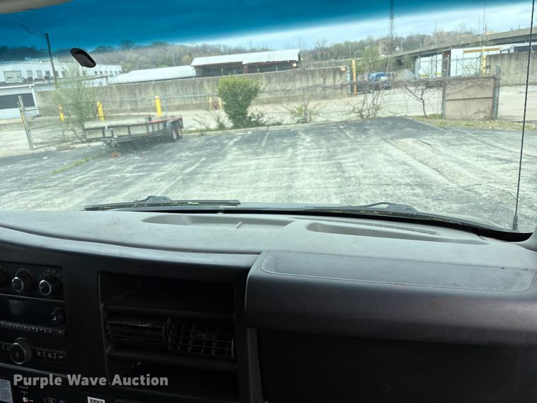 image for item FC4539 2016 GMC Savana 3500 box truck