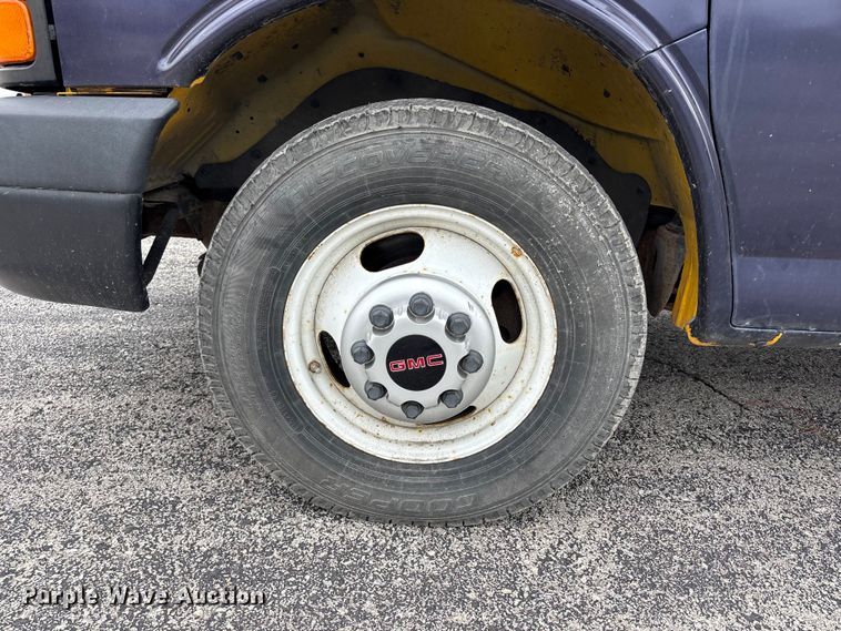 image for item FC4539 2016 GMC Savana 3500 box truck