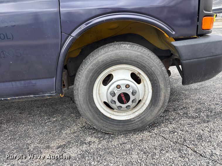 image for item FC4539 2016 GMC Savana 3500 box truck