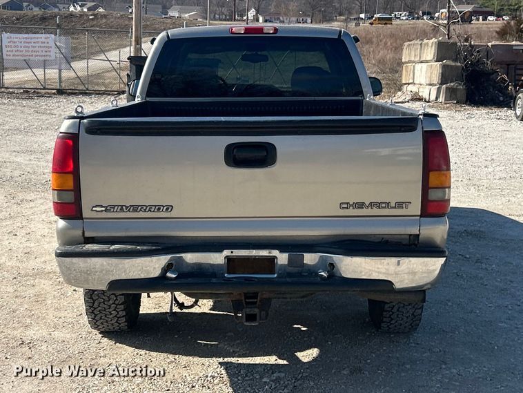 image for item FC5058 2001 Chevrolet Silverado 1500 Ext. Cab pickup truck